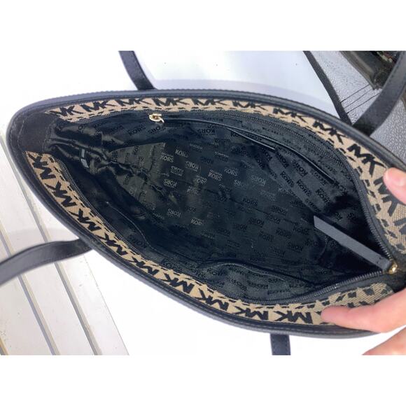 MICHAEL KORS, LARGE CANVAS SIGNATURE PRINT SHOULDER BAG - Picture 8 of 11